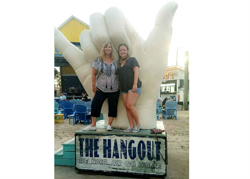 9 shannon mom the hangout 2