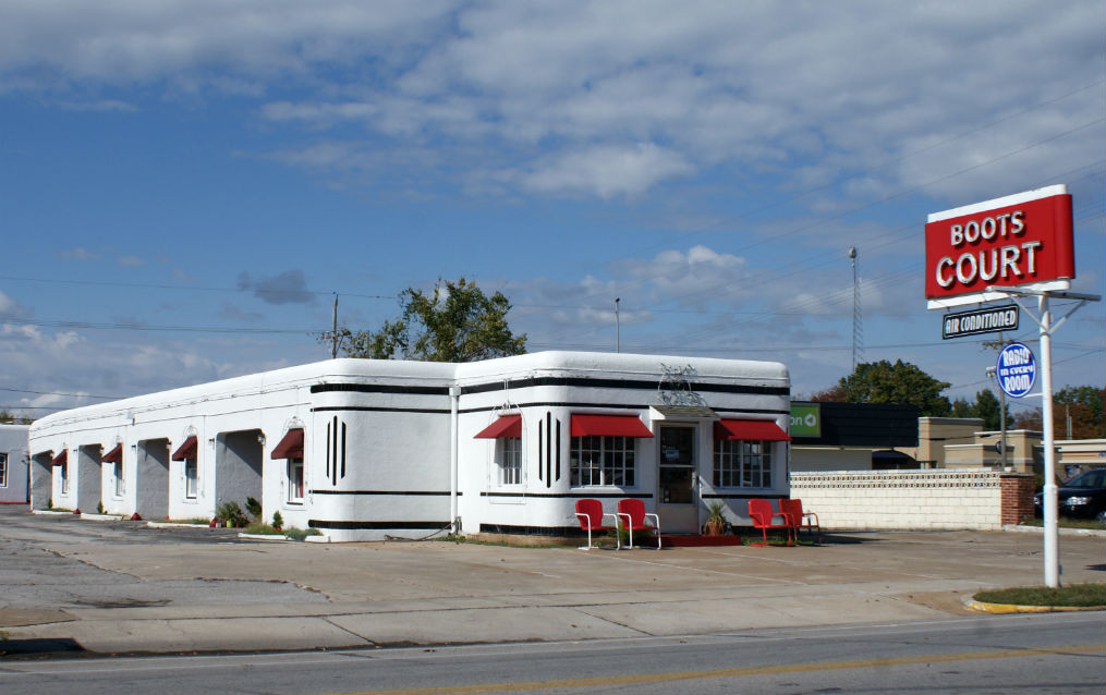Two very cool 1930s Route 66 motor courts we visited on our