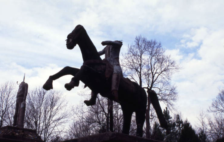 ET_Wickham_roadside_park_and_Wickham_Cemetery_headless_statue_on_horse