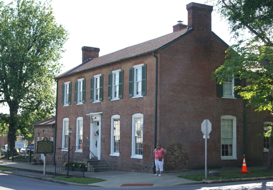 brown house elizabethtown