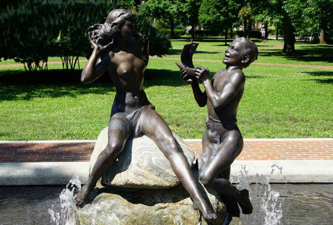 naked children statue